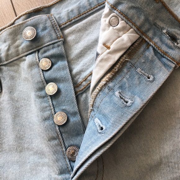 Levi’s 501 Jean Shorts in Light Blue Size 27 - Picture 6 of 11